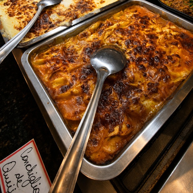 Conchiglioni e massas gratinadas no buffet de sábado